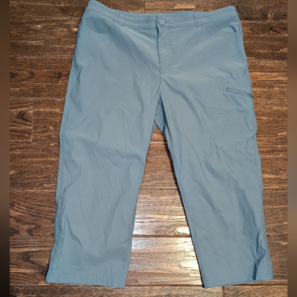 Eddie Bauer Athletic Capris Button Closure in Slate Blue